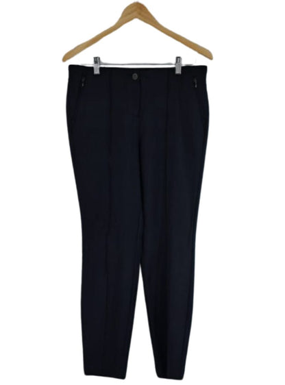 Rhombus shaped detailed trouser