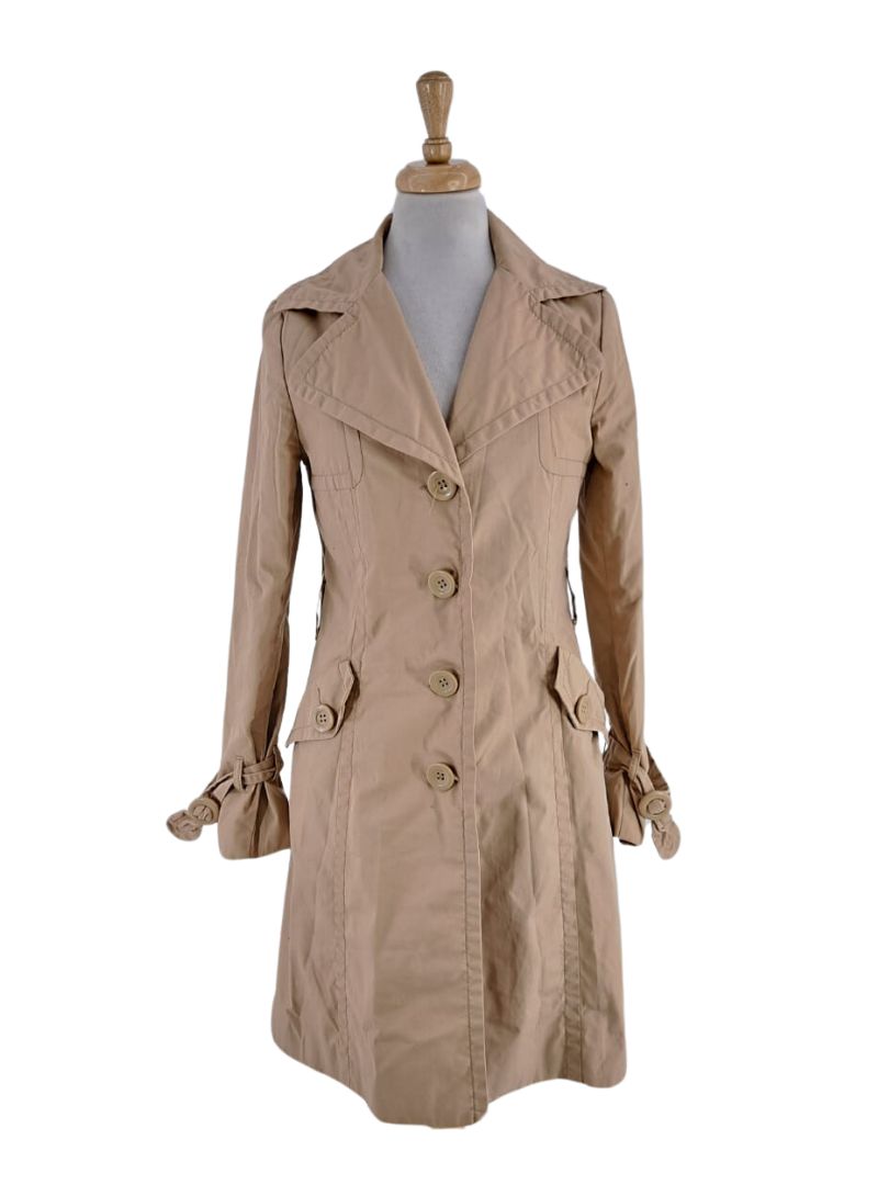 Buttoned light weight coat